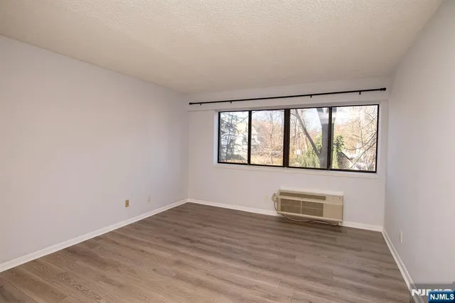 $2,800 | 55 Clinton Place, Unit 203, Hackensack, NJ 07601