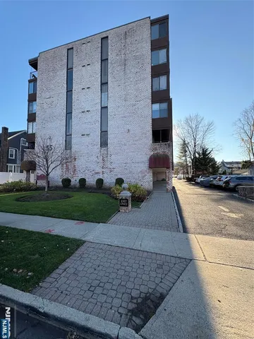 $2,800 | 55 Clinton Place, Unit 203, Hackensack, NJ 07601