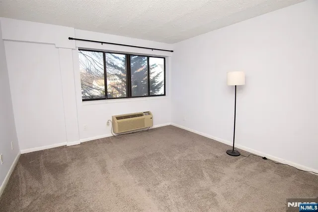 $2,800 | 55 Clinton Place, Unit 203, Hackensack, NJ 07601