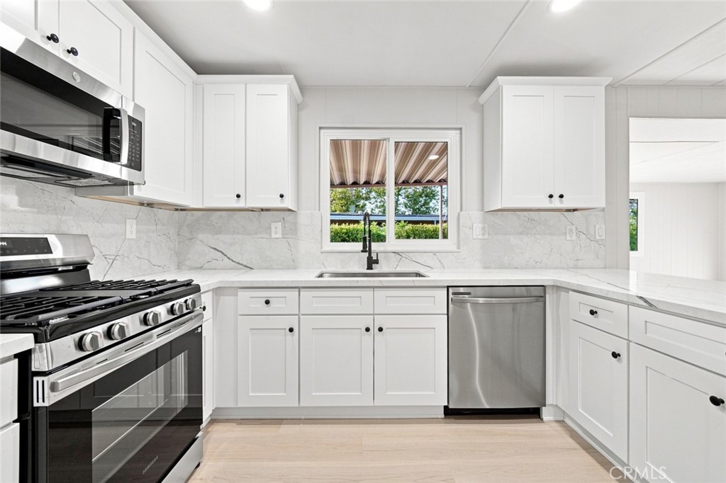 31139 South General Kearny Road, Unit 2 Temecula, CA 92591 - Photo 5 of 32 Gallery Image 5