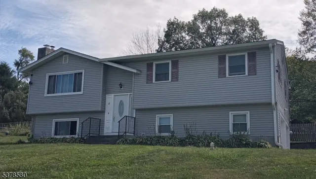 $455,000 | 8 Nimbus Drive, Vernon, NJ 07462