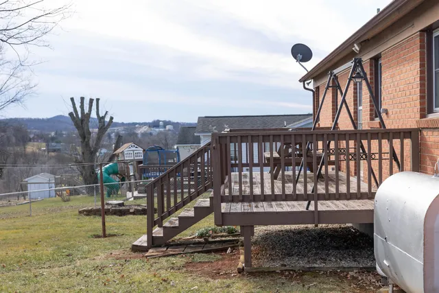 a view of a house with backyard and porch