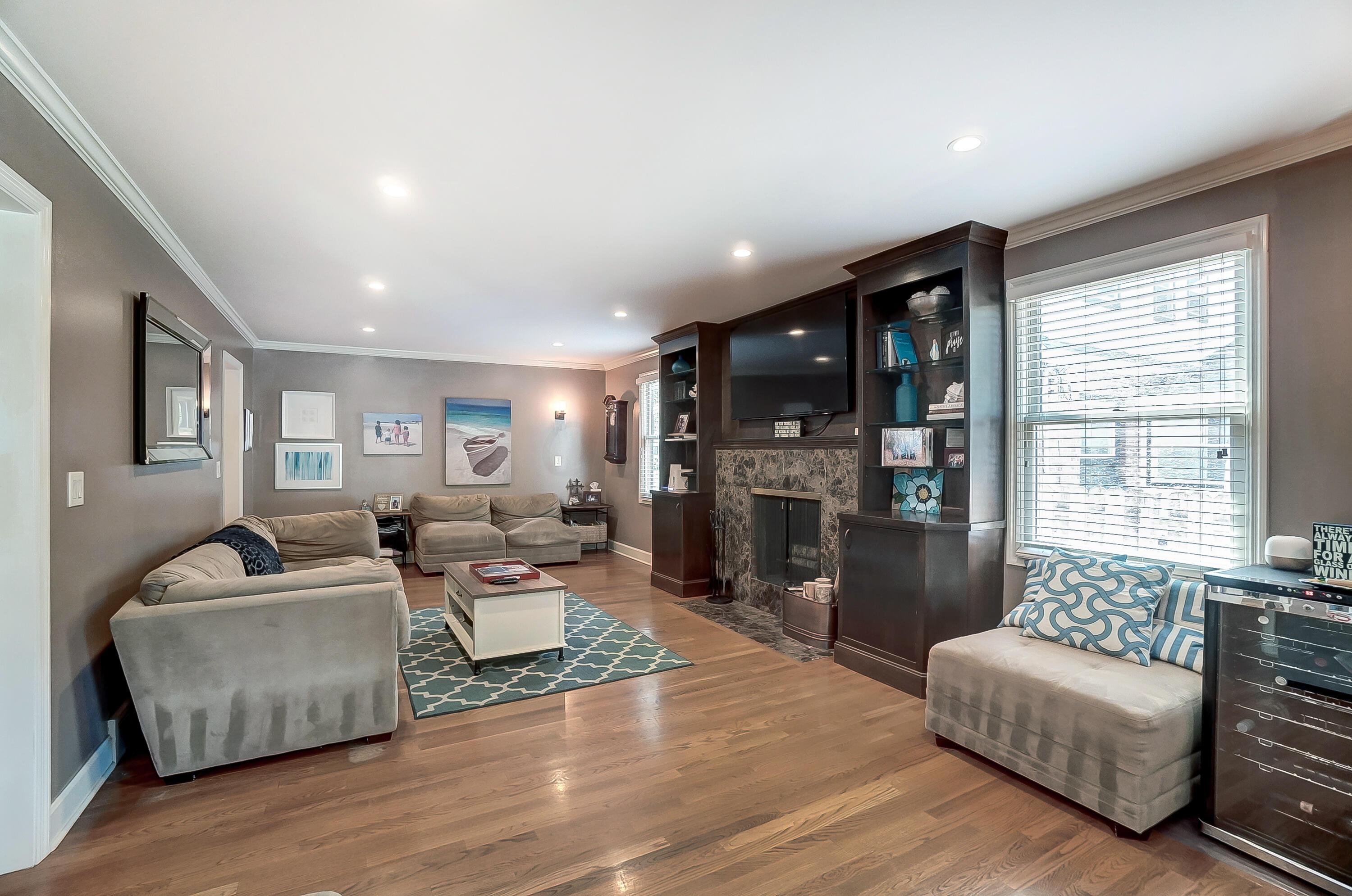 179 South Harding Road Columbus, OH 43209 - Photo 9 of 48 Family Room