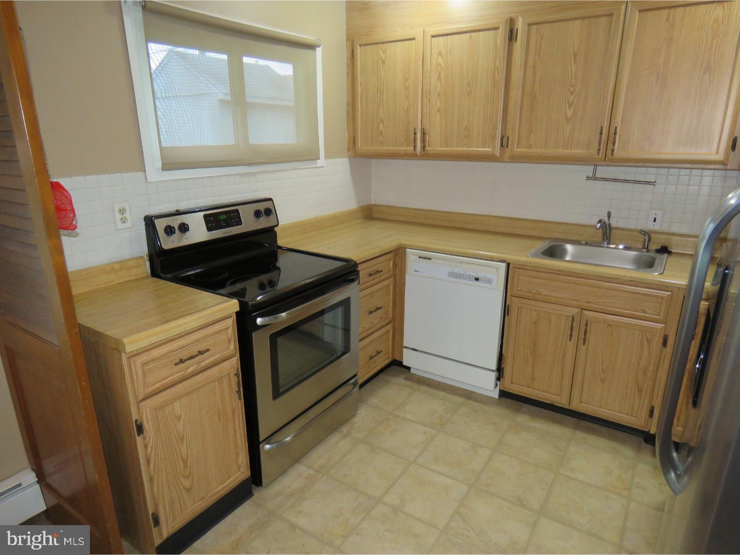 89 Crystal Road Levittown, PA 19057 - Photo 4 of 14 Kitchen