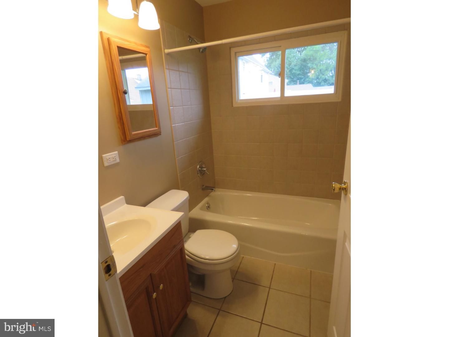 89 Crystal Road Levittown, PA 19057 - Photo 7 of 14 Bathroom