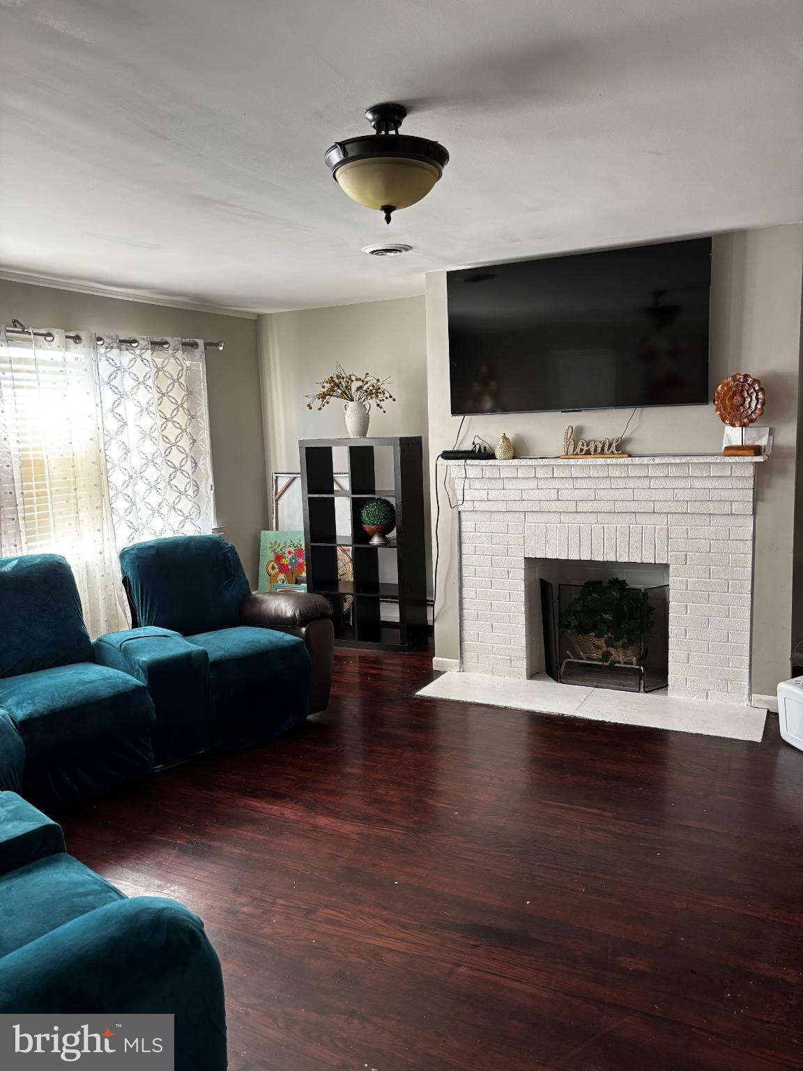 360 Windermere Avenue Lansdowne, PA 19050 - Photo 17 of 20 Cozy living space with modern charm.