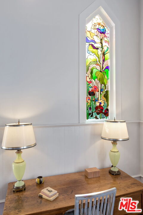 2621 2nd Street Santa Monica, CA 90405 - Photo 11 of 33 a room with toys and painting on the wall