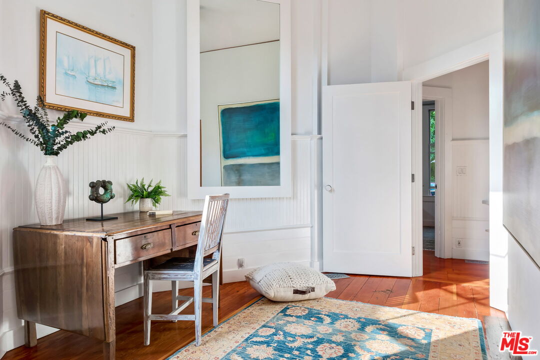 2621 2nd Street Santa Monica, CA 90405 - Photo 21 of 33 a workspace room with furniture and wooden floor