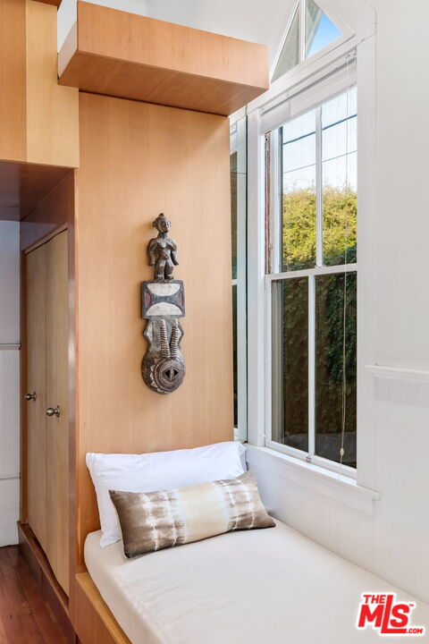 2621 2nd Street Santa Monica, CA 90405 - Photo 24 of 33 a front view of a house