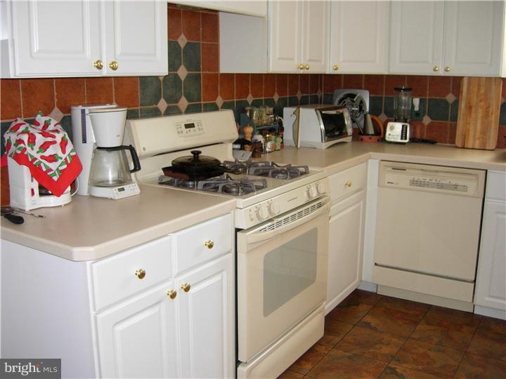 208 Suffolk Road Flourtown, PA 19031 - Photo 4 of 24 Kitchen
