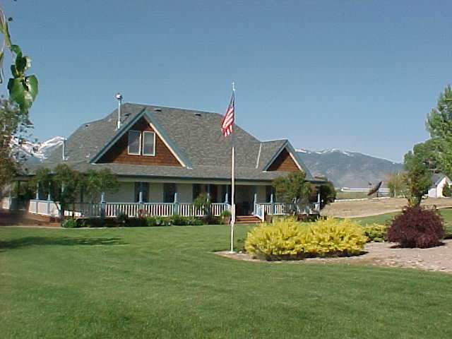 1650 Lombardy Road Gardnerville, NV 89410 - Photo 2 of 8 a front view of a house with a garden