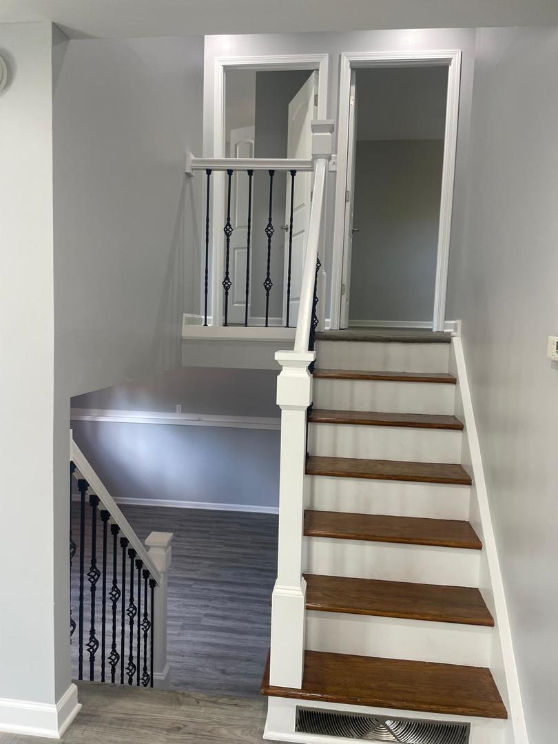 573 Redwood Road Bolingbrook, IL 60440 - Photo 7 of 24 a view of entryway