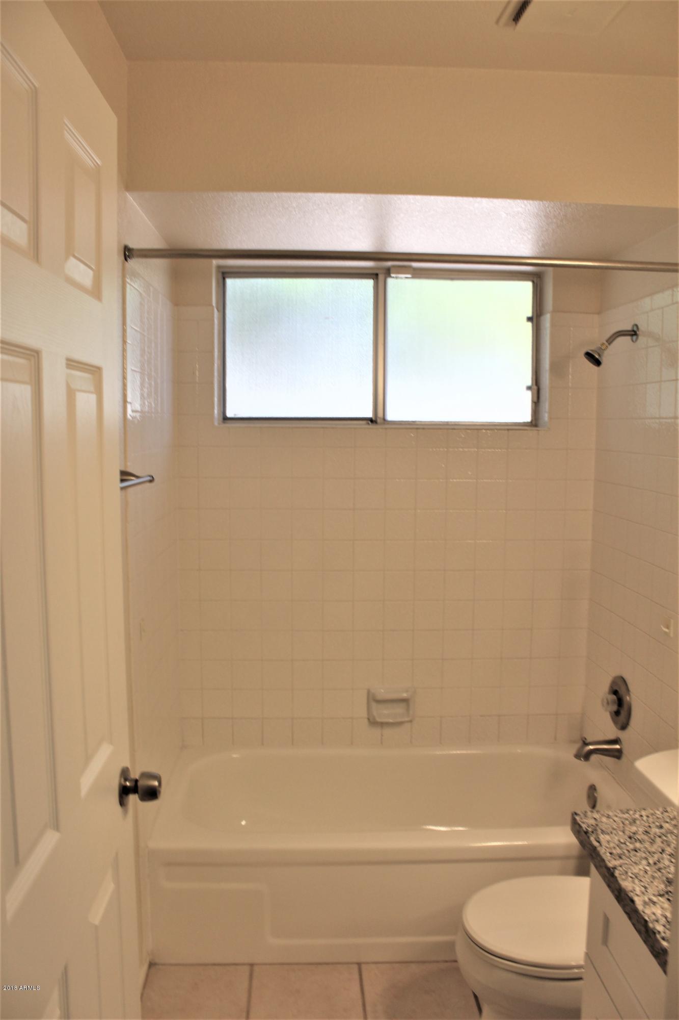 5940 East Spring Road Scottsdale, AZ 85254 - Photo 17 of 23 a bathroom with a toilet a sink and a bathtub