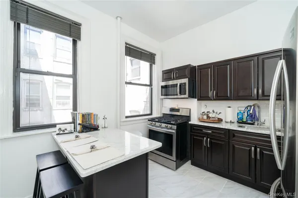 $299,000 | 92 Hamilton Avenue, Unit 5E, Yonkers, NY 10705