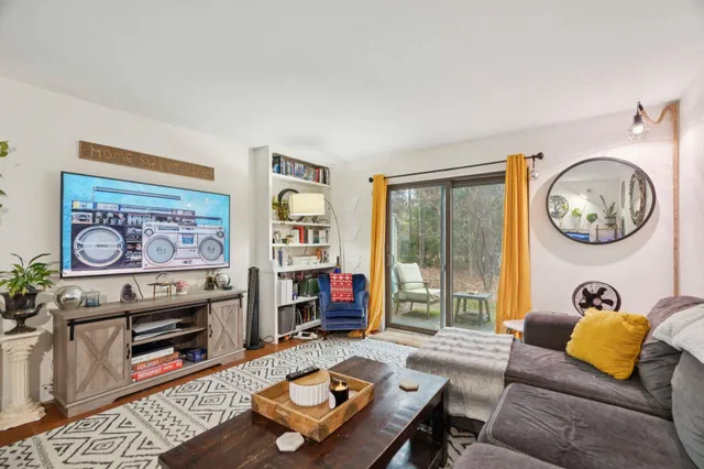 $249,000 | 86 Woodhaven Drive, Hartford, VT 05001