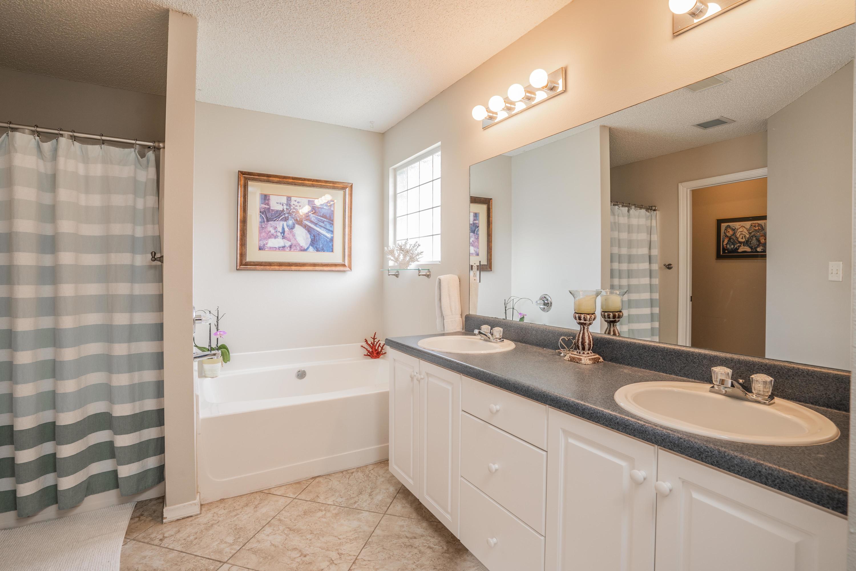 4258 Shadow Lane Niceville, FL 32578 - Photo 18 of 36 a bathroom with a tub a sink and mirror