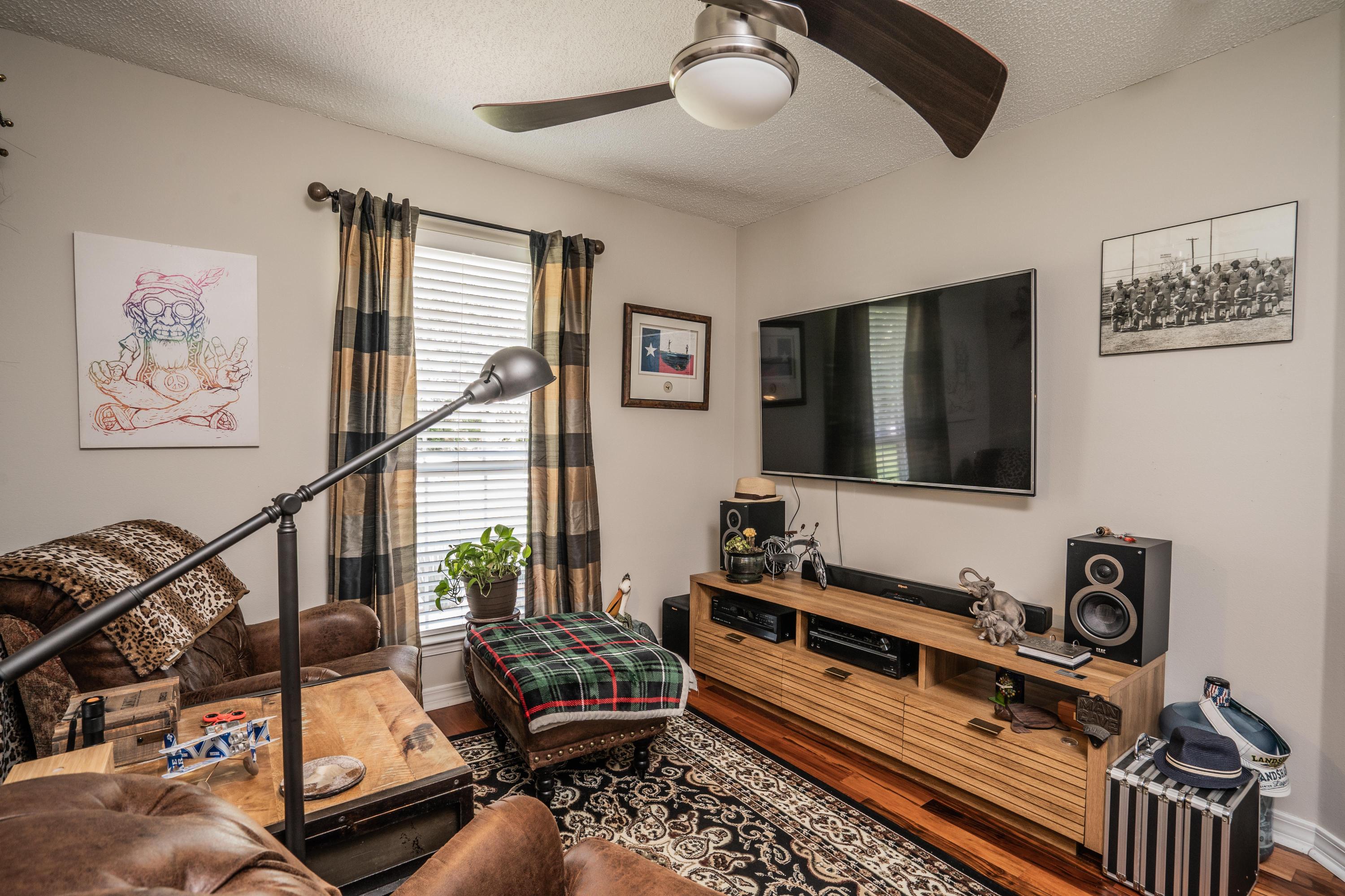 4258 Shadow Lane Niceville, FL 32578 - Photo 28 of 36 a living room with furniture and a flat screen tv