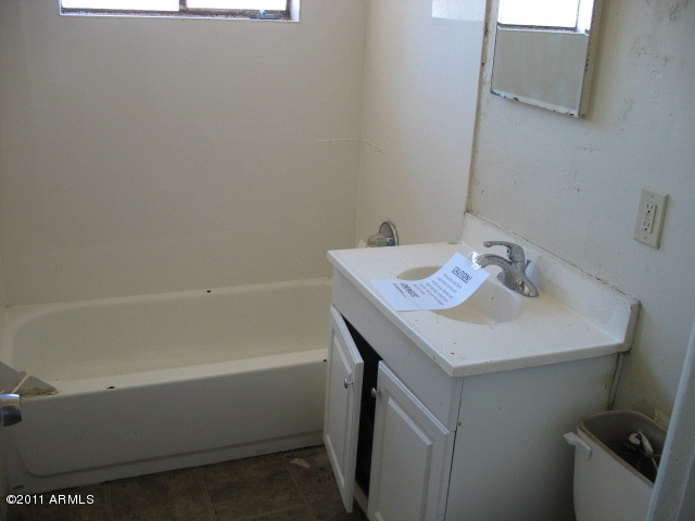 2142 West Osborn Road Phoenix, AZ 85015 - Photo 6 of 11 AEF-7 048