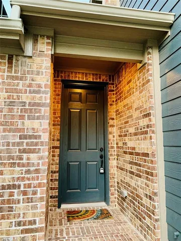 a view of entrance door of the house