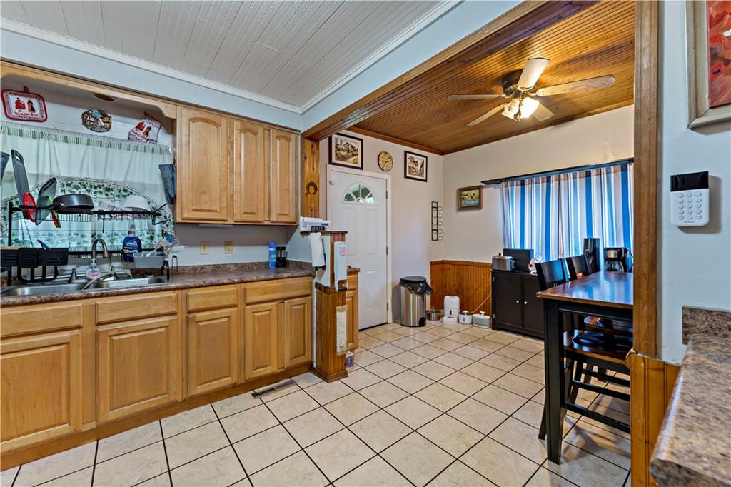 987 McCoy Road McKees Rocks, PA 15136 - Photo 7 of 31