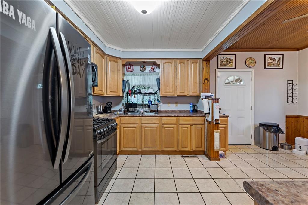 987 McCoy Road McKees Rocks, PA 15136 - Photo 8 of 31