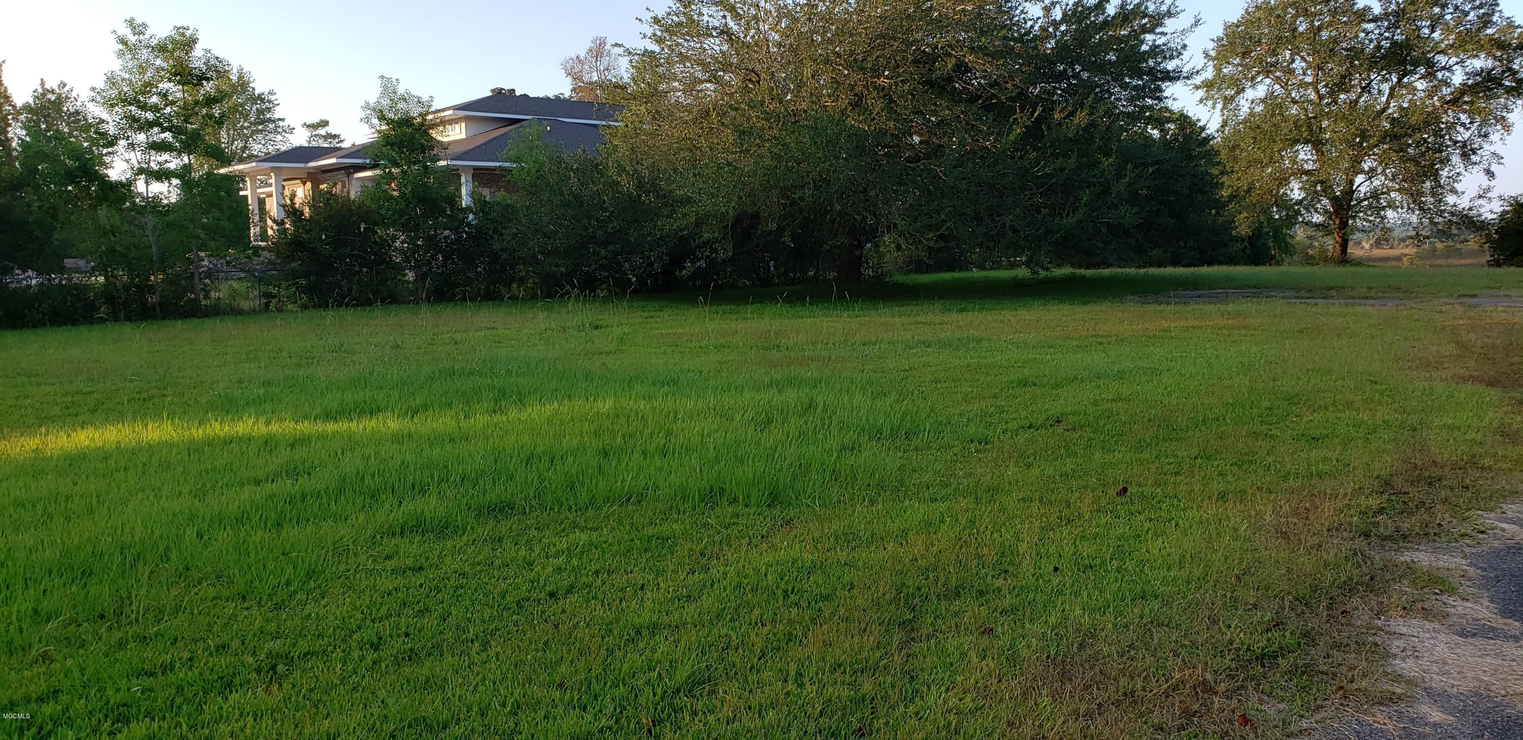 10529 Shorecrest Road Biloxi, MS 39532 - Photo 6 of 8 Shorecrest Lot left side