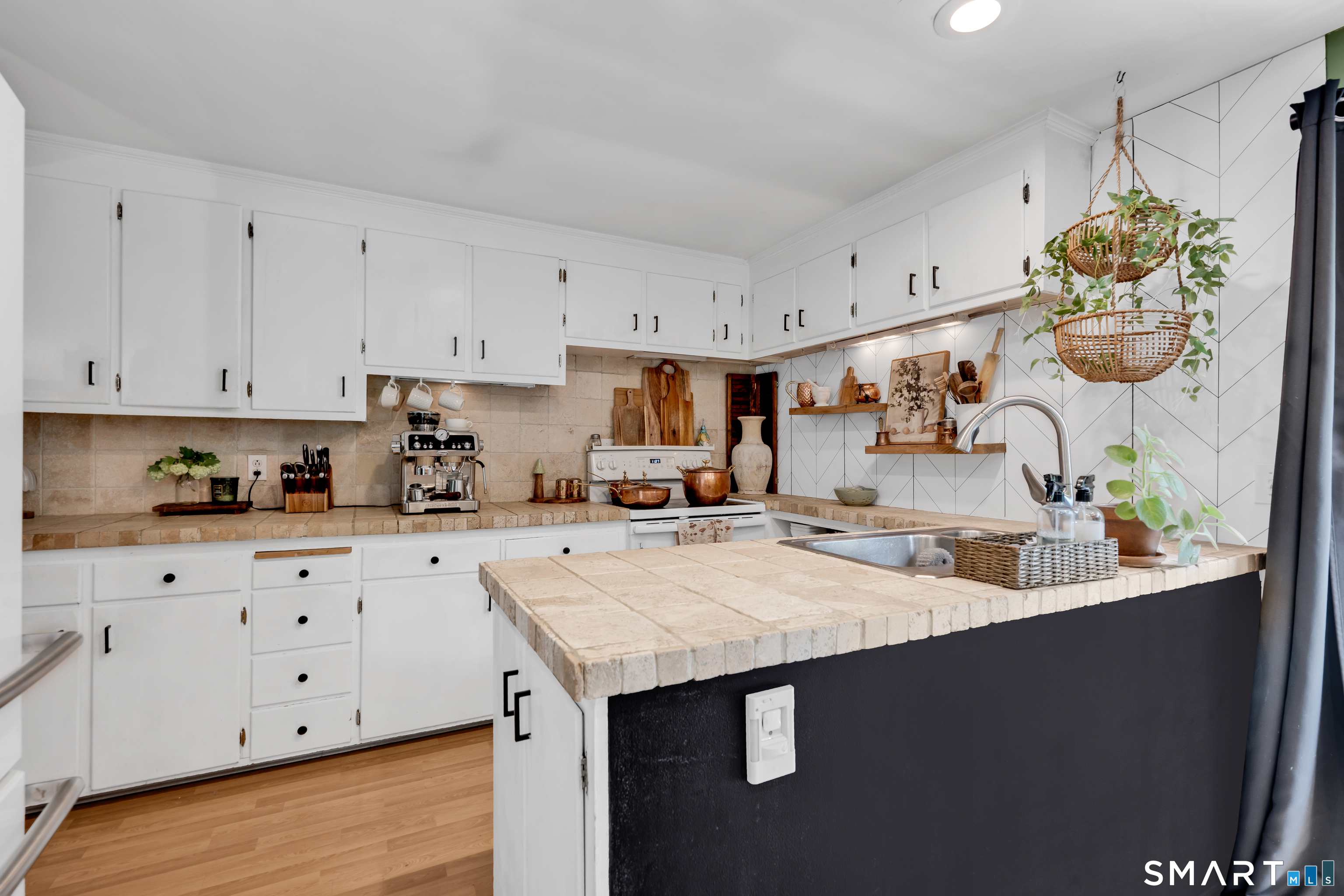 159 Arden Road Waterbury, CT 06708 - Photo 4 of 28