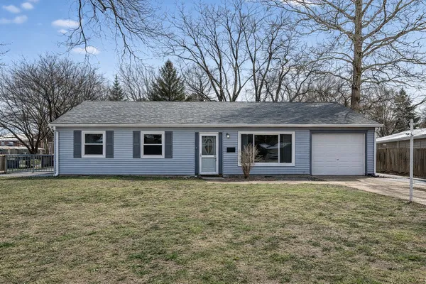 $279,900 | 86 Circle Drive East, Montgomery, IL 60538