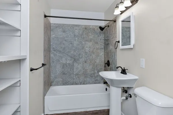 $279,900 | 86 Circle Drive East, Montgomery, IL 60538