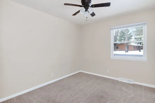 $279,900 | 86 Circle Drive East, Montgomery, IL 60538