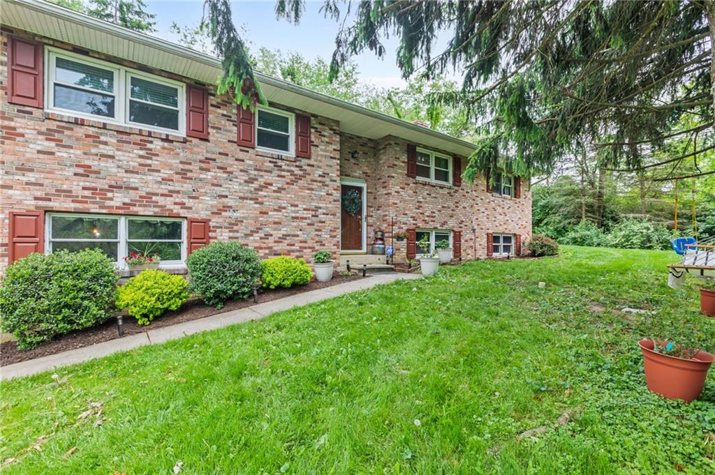 702 Pleasant Valley Road Washington, PA 15301 - Photo 1 of 25 Gallery Image 1