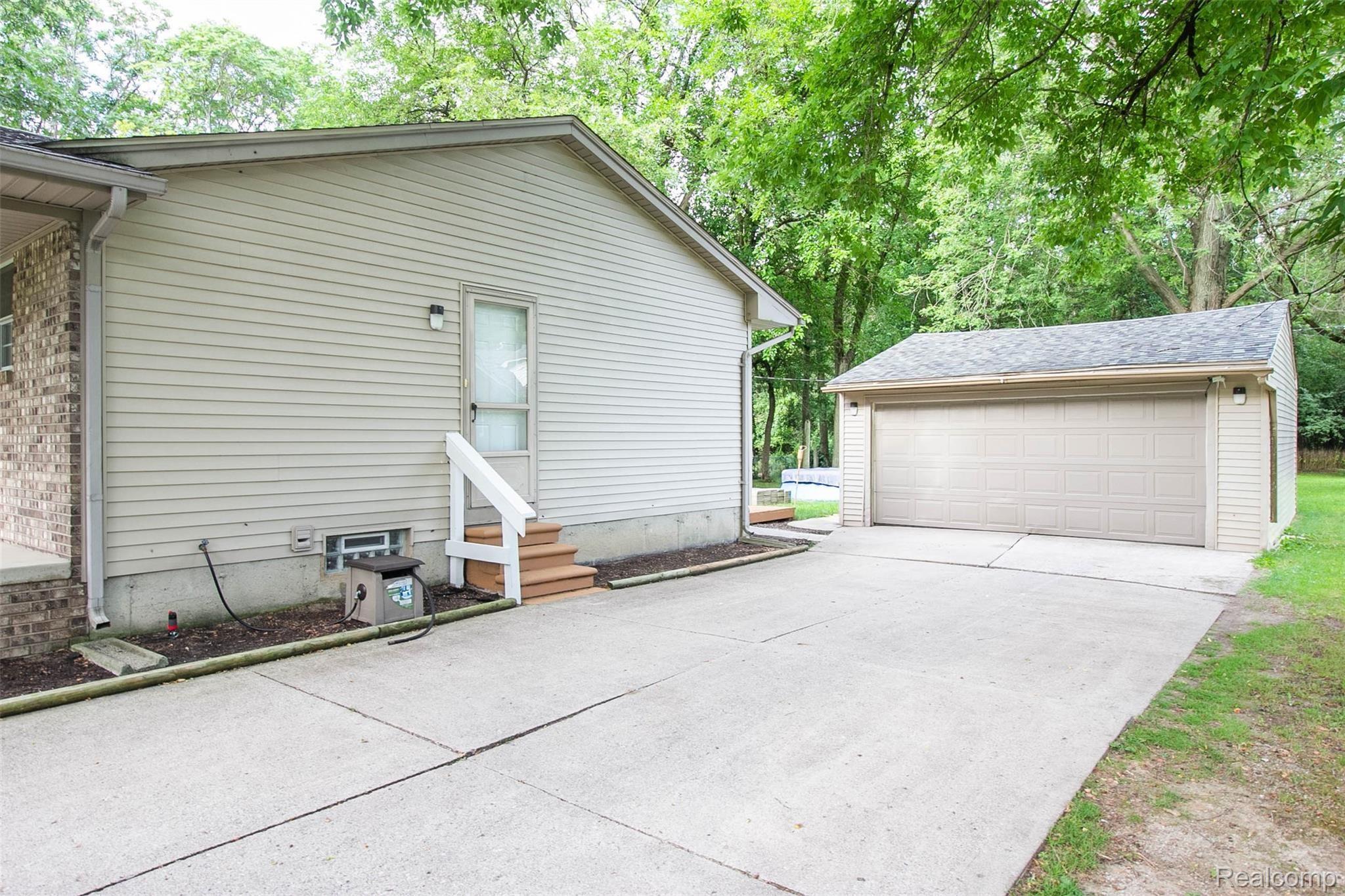 21773 Berg Road Southfield, MI 48033 - Photo 27 of 35 35.jpg