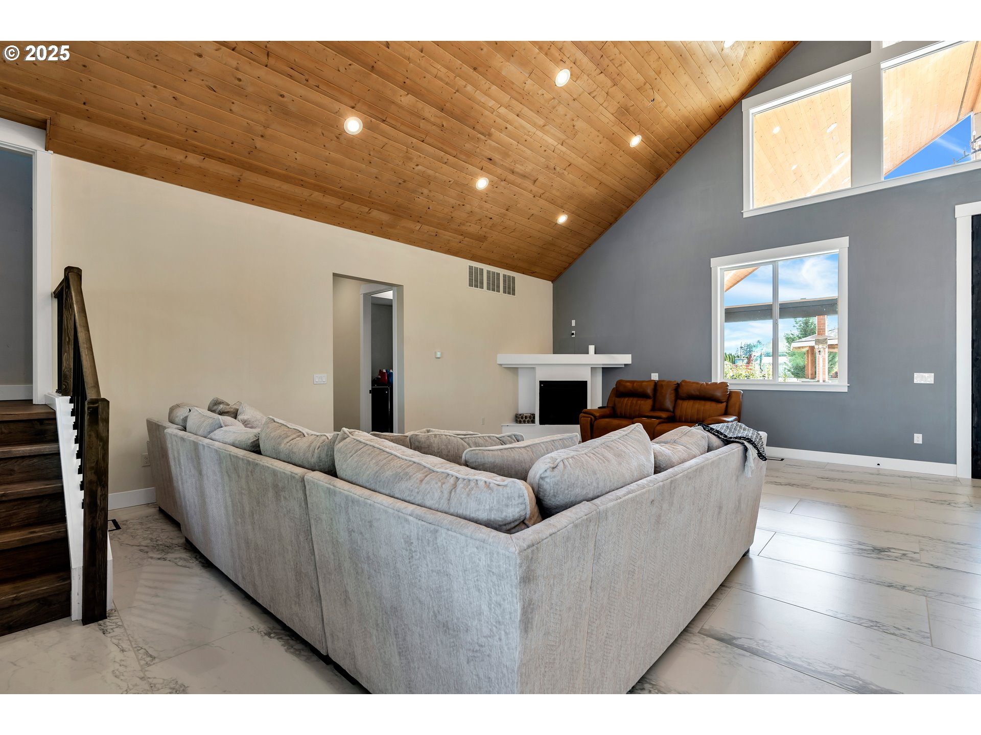 6560 Southwest Rood Bridge Road Hillsboro, OR 97123 - Photo 6 of 45 Gallery Image 6