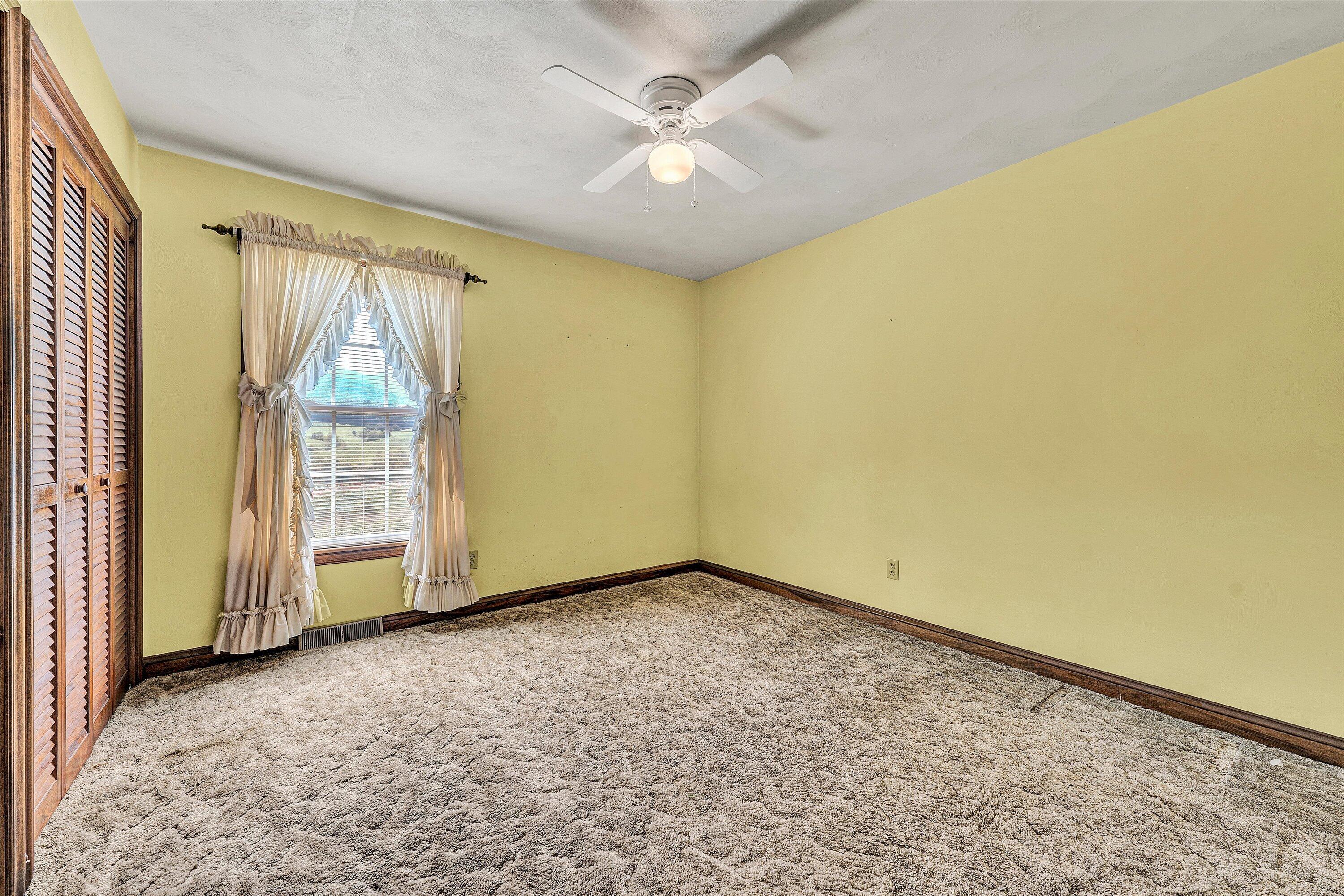 6180 Poage Valley Road Roanoke, VA 24018 - Photo 24 of 46 24-DSC01392