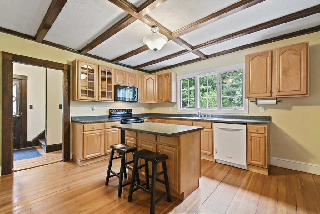 22 Clinton Street Woburn, MA 01801 - Photo 9 of 37 Gallery Image 9