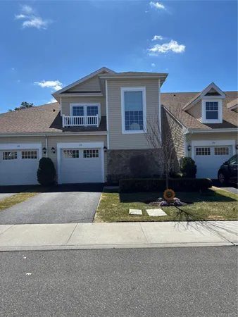 $499,999 | 21 Greentree Court, Shirley, NY 11967