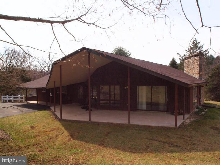 742 Forgedale Road Barto, PA 19504 - Photo 3 of 23 Enclosed Porch