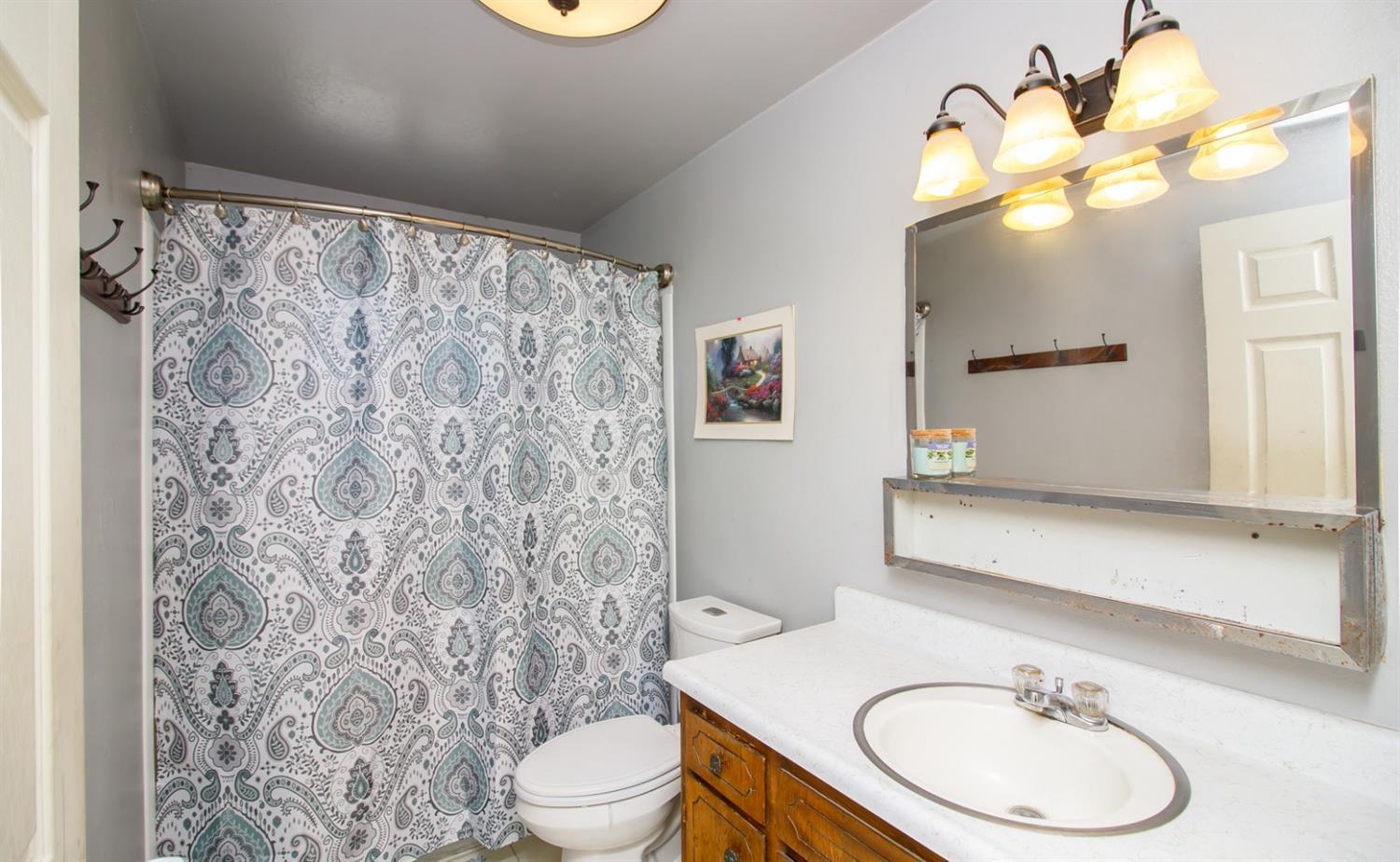 480 Elm Way Eagle Point, OR 97524 - Photo 17 of 26 a bathroom with a sink a toilet and a mirror