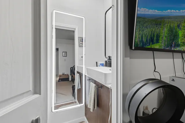 $290,000 | 440 West Main Street, Barrington, IL 60010