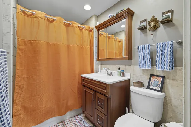 $290,000 | 440 West Main Street, Barrington, IL 60010