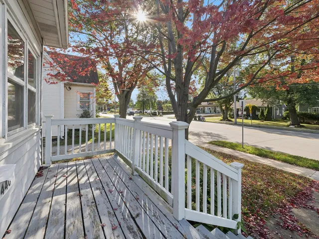 $290,000 | 440 West Main Street, Barrington, IL 60010
