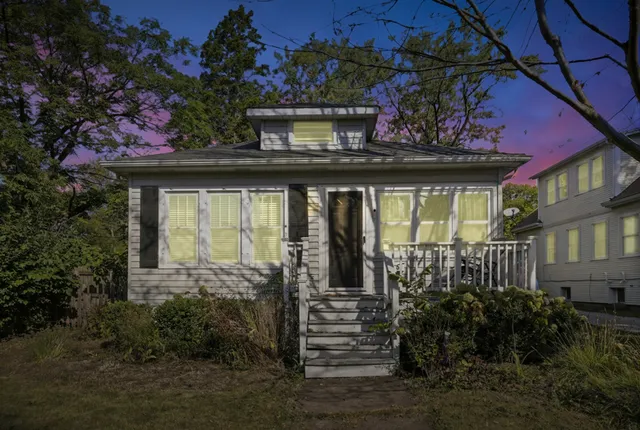 $290,000 | 440 West Main Street, Barrington, IL 60010