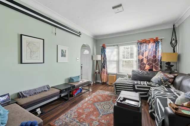 $290,000 | 440 West Main Street, Barrington, IL 60010