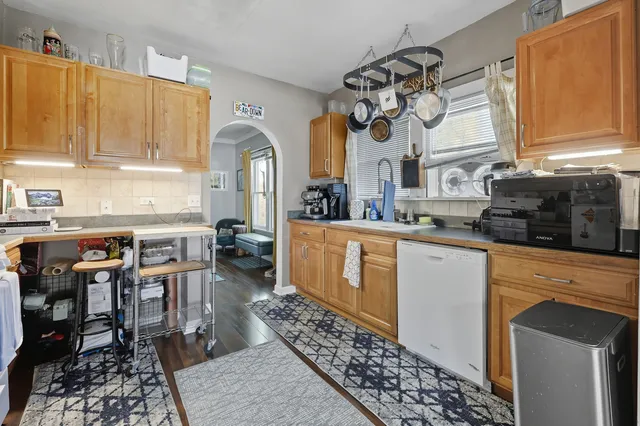 $290,000 | 440 West Main Street, Barrington, IL 60010