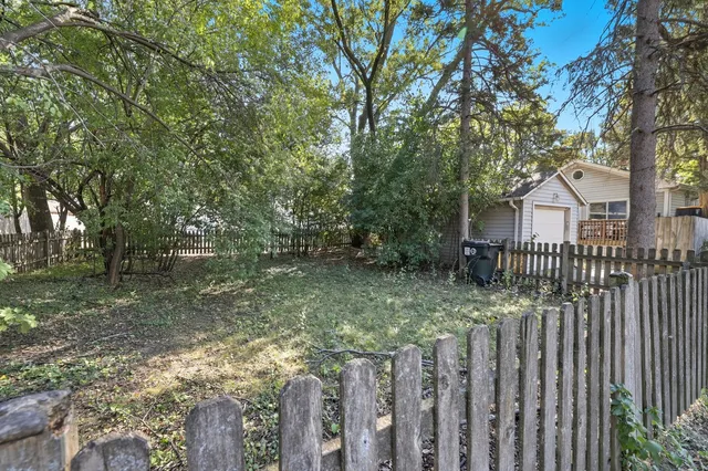 $290,000 | 440 West Main Street, Barrington, IL 60010