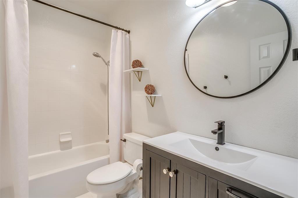 1008 Dapple Gray Road Crowley, TX 76036 - Photo 29 of 40 Full Bathroom 3