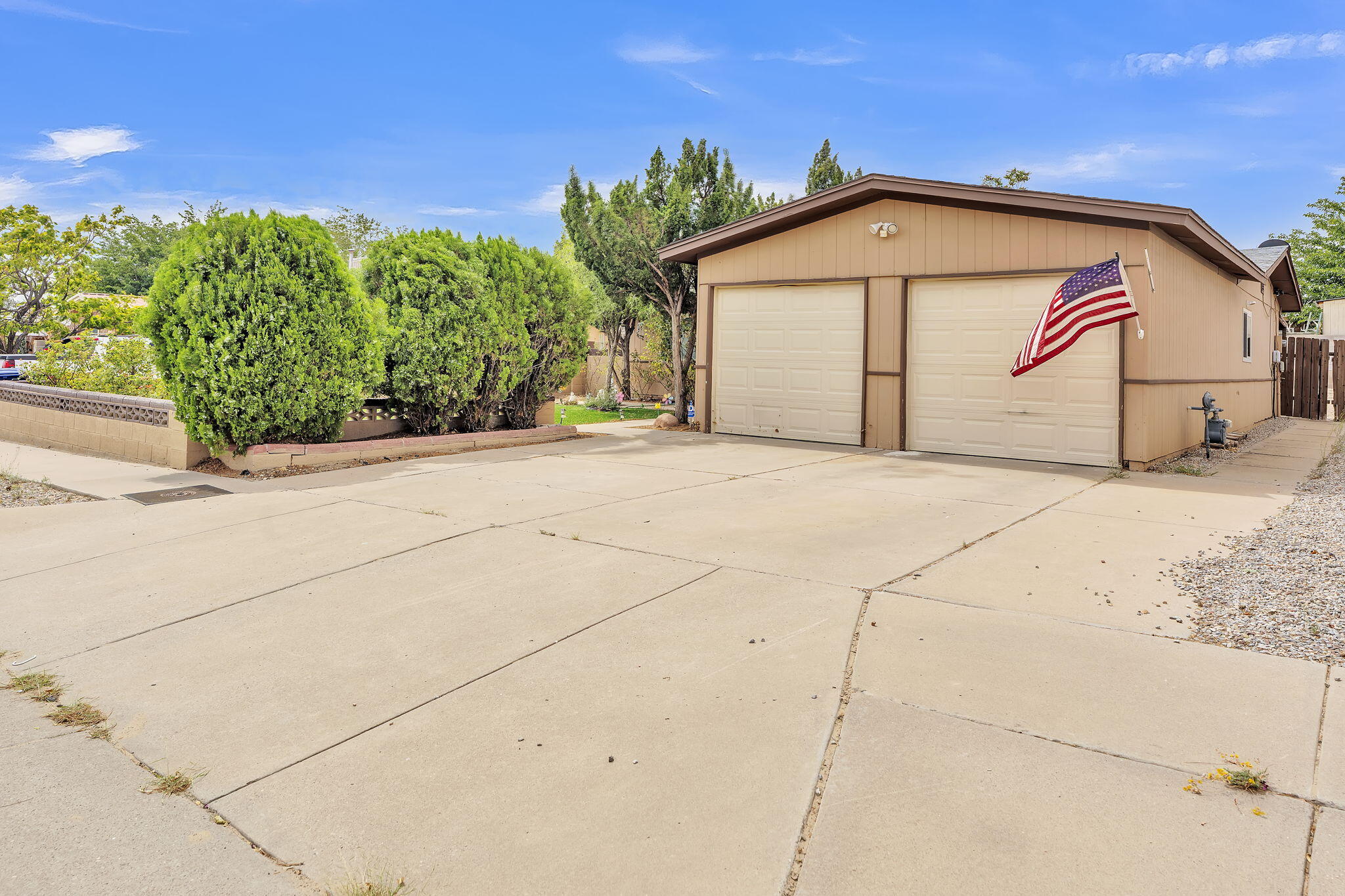 8812 Robby Avenue Southwest Albuquerque, NM 87121 - Photo 4 of 49 Gallery Image 4