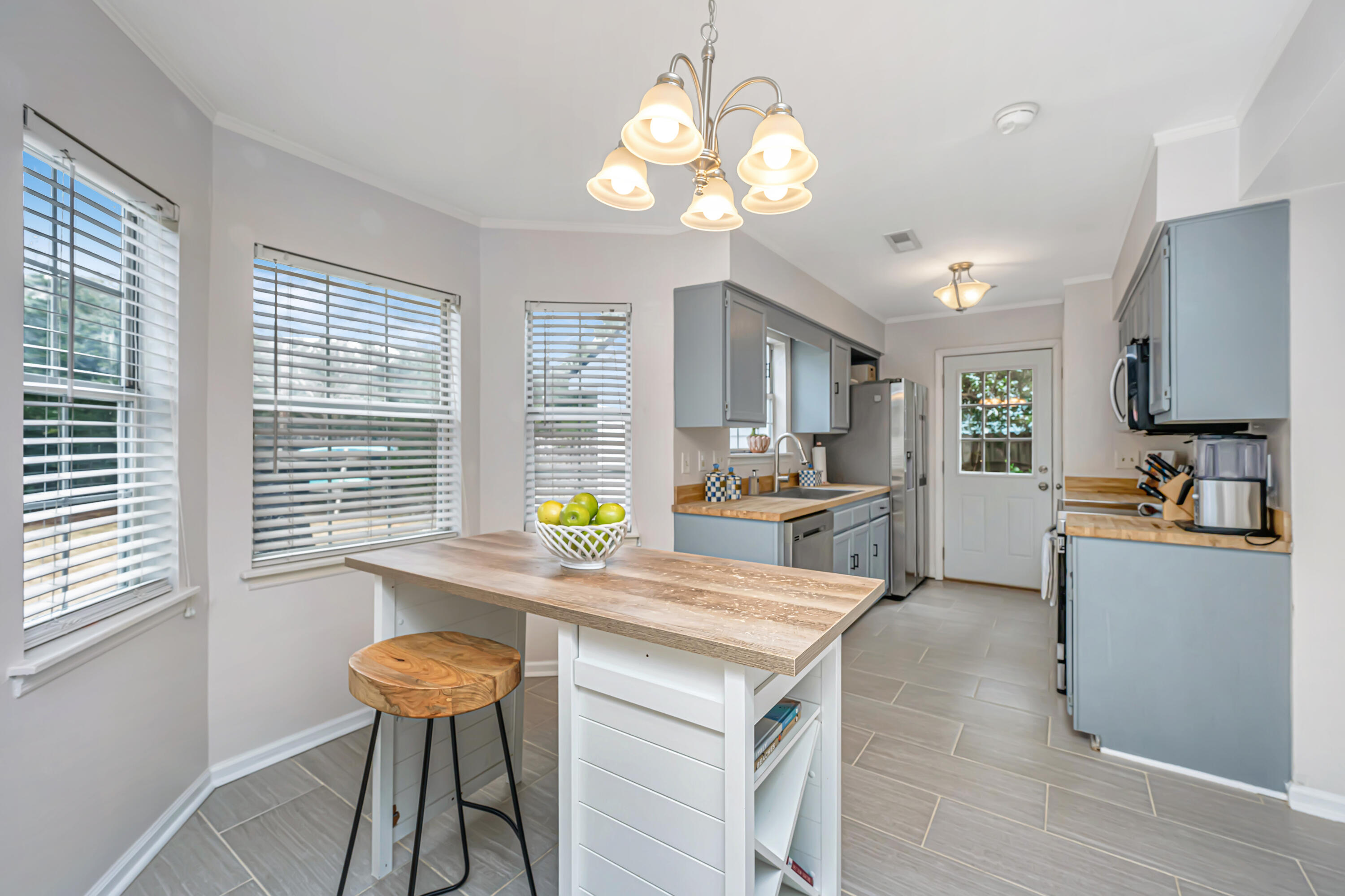 1423 Oak Landing Road Mount Pleasant, SC 29464 - Photo 13 of 41 1423OaklandingRd018