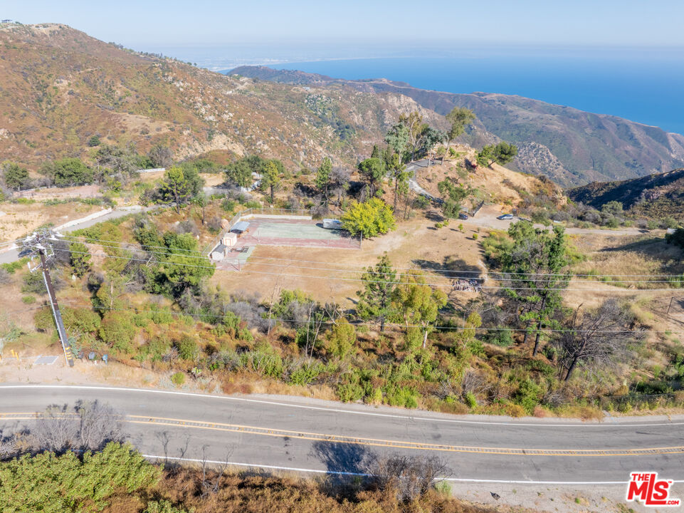 570 Schueren Road Malibu, CA 90265 - Photo 22 of 29