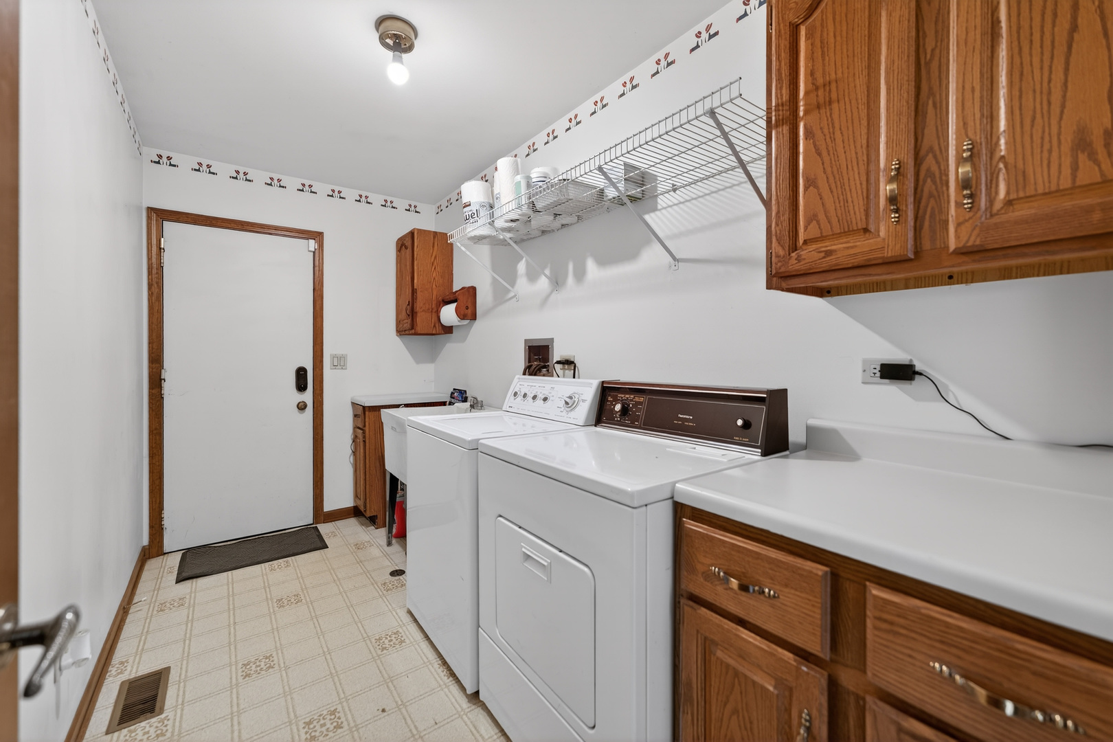 1264 Redfield Road Naperville, IL 60563 - Photo 14 of 41